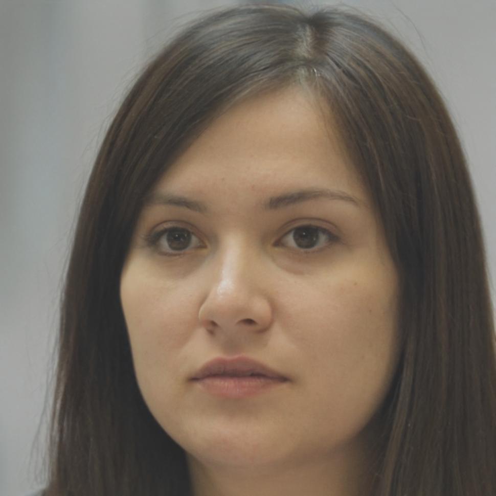 Олена Петрова